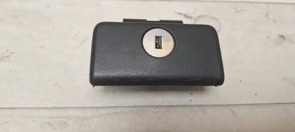 Toyota Corolla Verso AR10 Glove box lock 