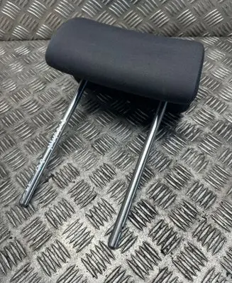 Volkswagen Tiguan Rear seat headrest 