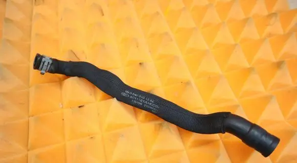 Mercedes-Benz B W245 Engine coolant pipe/hose 6400101382