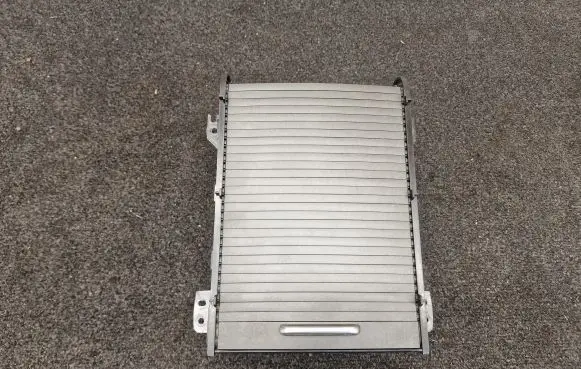 Cup holder front