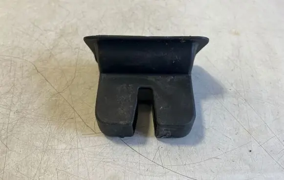 Audi TT TTS RS Mk3 8S Tailgate/boot lid lock trim 8S0827520A