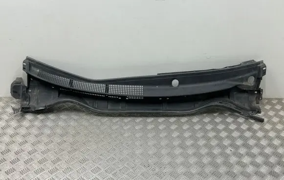 Toyota Auris E180 Wiper trim 