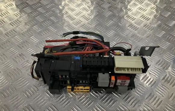Mercedes-Benz C W204 SAM control unit A2049000902