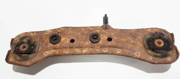 Honda CR-V Engine mount bracket