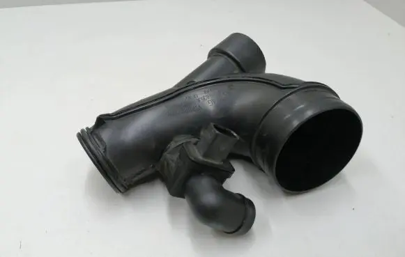 Audi A4 S4 B9 8W Turbo air intake inlet pipe/hose 05L129635A