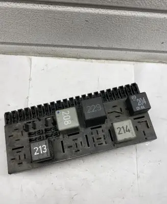 Audi A6 S6 C4 4A Fuse module 443941822