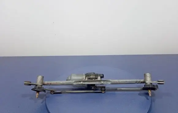 KIA Sorento Front wiper linkage and motor 98110-1U000