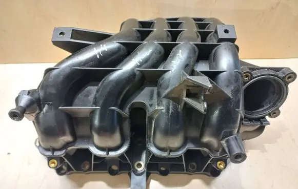 Volkswagen Golf IV Intake manifold 036129711
