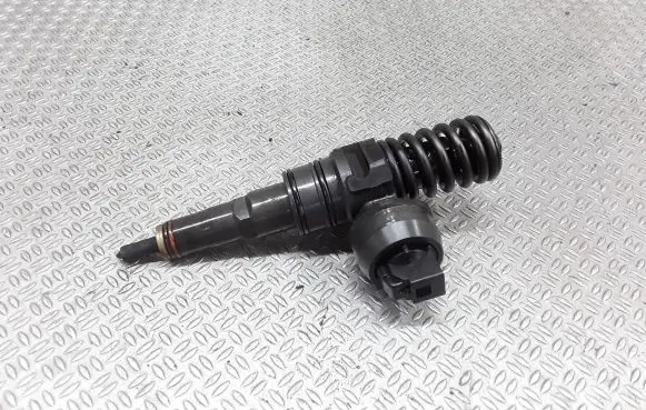Skoda Octavia Mk2 (1Z) Fuel injector 038130073AG