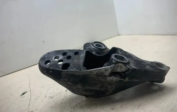 Volkswagen PASSAT B5 Engine mounting bracket 4B0199351A