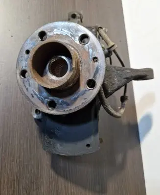 Renault Trafic III (X82) Front wheel hub
