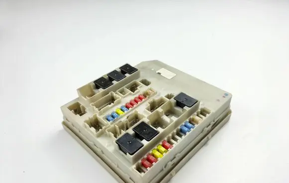 Renault Clio III Fuse module 674654A
