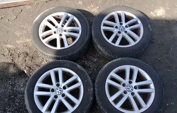 Volkswagen Golf V R16 alloy rim 