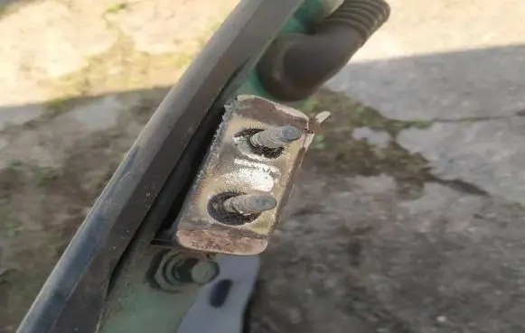 Nissan Primera Tailgate/trunk/boot hinge