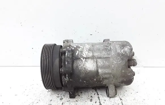 Volkswagen PASSAT B5 Air conditioning (A/C) compressor (pump) 1H0820803D