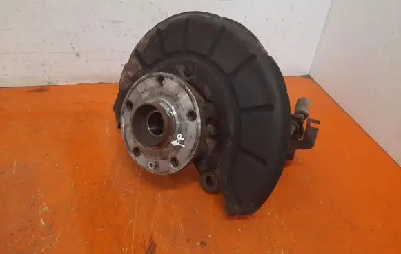 Skoda Octavia Mk2 (1Z) Front wheel hub spindle knuckle