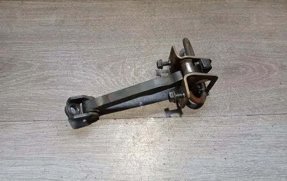 Volvo XC90 Rear door check strap stopper 8650061