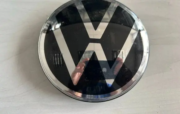 Skoda Superb B8 (3V) Manufacturers badge/model letters 3V0853621 M10511D01