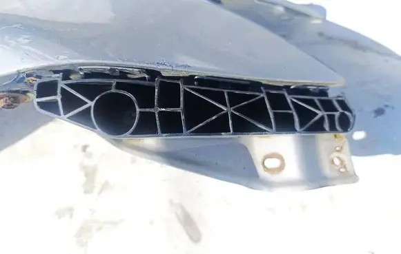 Lexus IS 220D-250-350 Front bumper mounting bracket