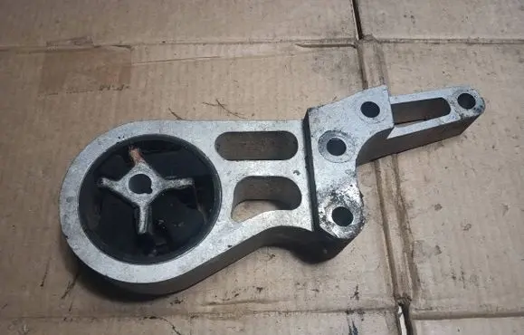 Volvo S40 Engine mount bracket
