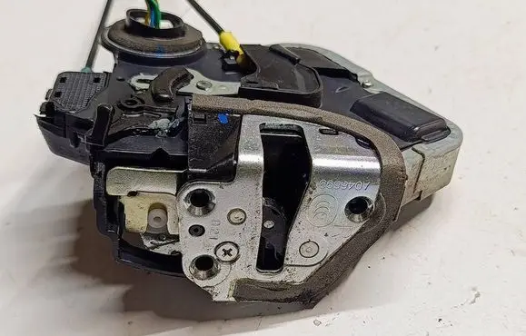 Toyota Verso Rear door lock awf58