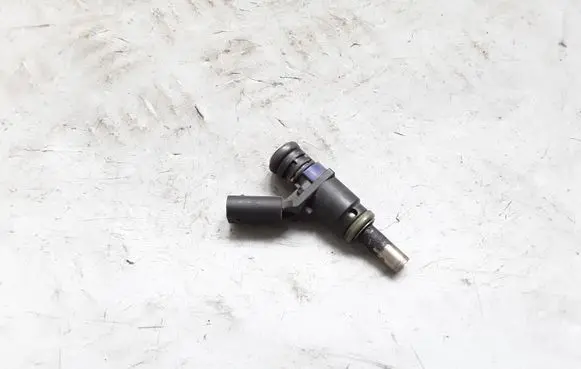 Mercedes-Benz A W169 Fuel injector A0000788749 6364C05424