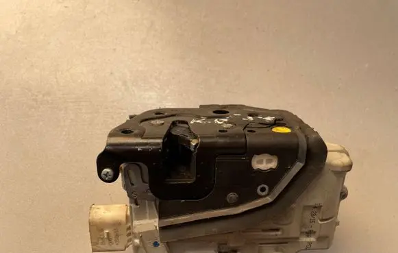 Audi A3 S3 8V Rear door lock 4C0839015