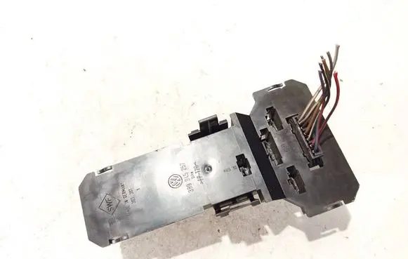 Volkswagen PASSAT B5 Tail light bulb cover holder 3b9945257