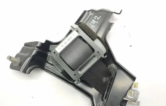 Middle seatbelt (rear)