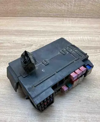 Nissan X-Trail T30 Fuse module 24382BV015 71545078