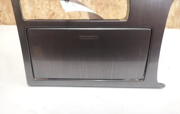 Cup holder front