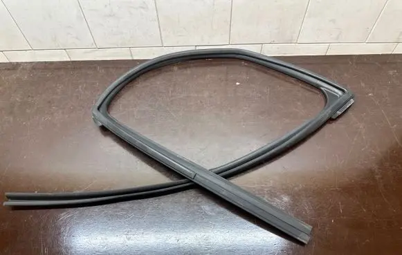 Honda Jazz Rubber seal front door window/glass 