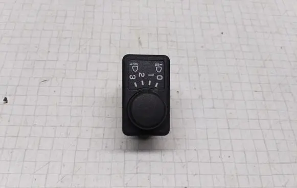 Nissan Almera N16 Headlight level height control switch 37024A 31700