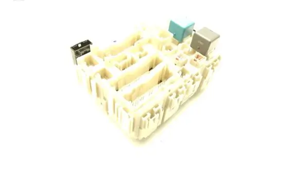 Toyota Yaris Fuse module 82730-52700