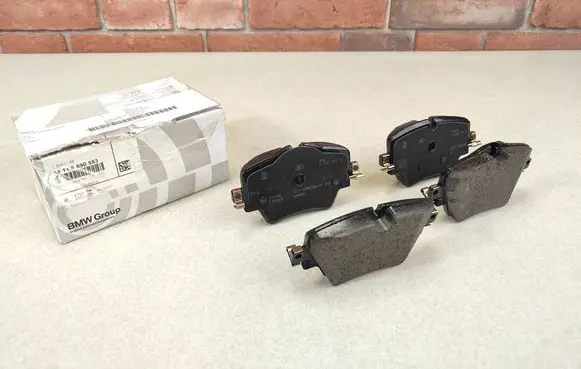 BMW 4 G22 G23 G24 G26 Brake pads (front) 6890553