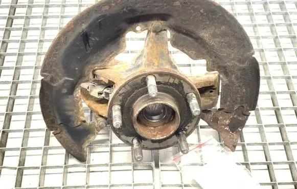 Front wheel hub spindle knuckle
