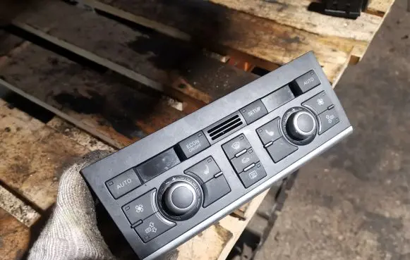 Audi Q7 4L Climate control unit 4L0820043L