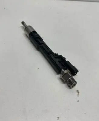 BMW 4 F32 F33 Fuel injector 0261500172 PA6635GF