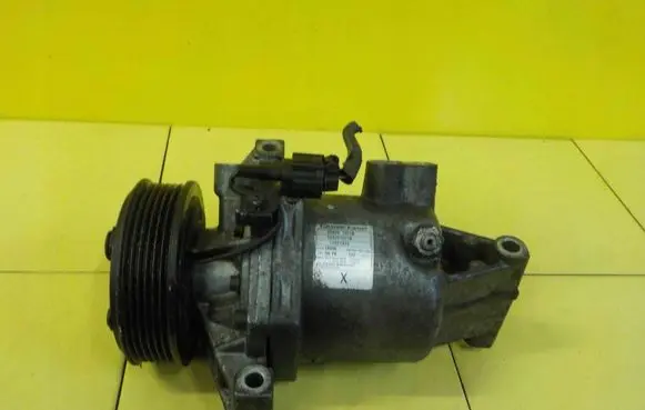 Nissan Juke I F15 Air conditioning (A/C) compressor (pump) 926001KC1B