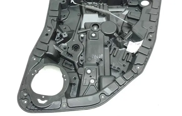 Rear window lifting mechanism without motor