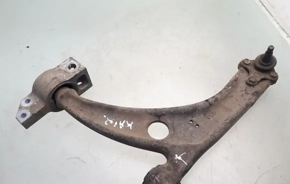 Volkswagen PASSAT B6 Front lower control arm/wishbone 3C0407153B