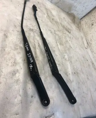 Volkswagen Tiguan Front wiper blade arm 5nb955410