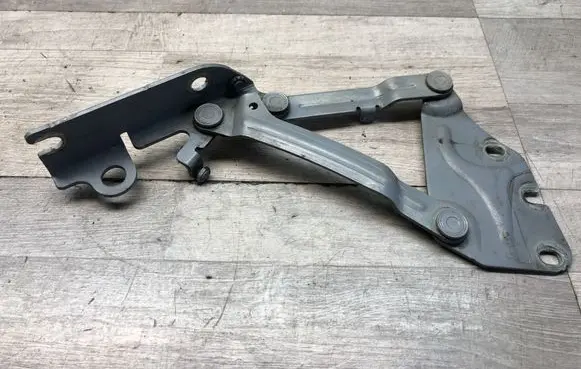 Volkswagen Golf Plus Engine bonnet/hood hinges 5M0823302