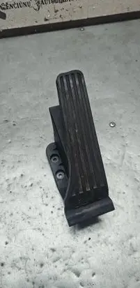 Mercedes-Benz E W212 Accelerator throttle pedal A2043000004