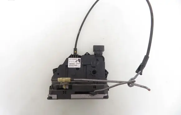 Opel Corsa D Front door lock 55702895 325407955