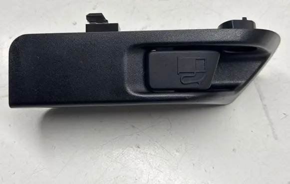 Toyota C-HR I Fuel tank opening switch