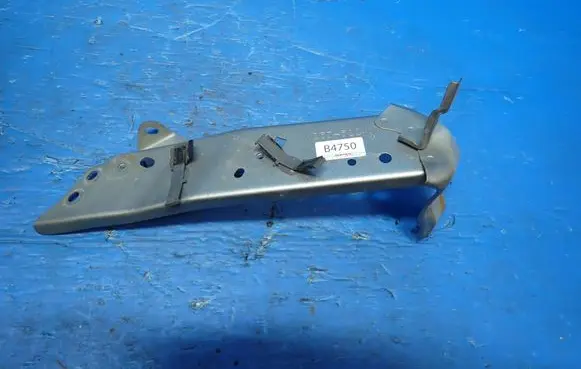 Mazda CX-5 Fender mounting bracket KD53-52240 B4750