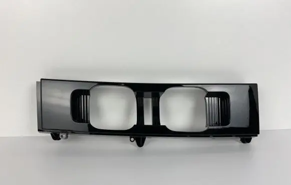 Land Rover Defender Rear/tail light trim molding LR131792 131792