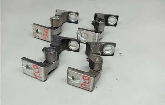 Volkswagen Polo V 6R Rear door upper hinge