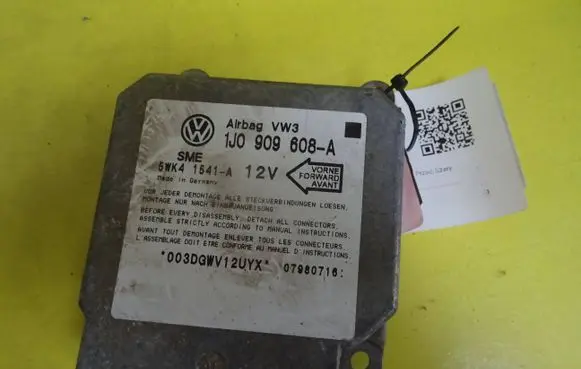 Volkswagen Golf III Airbag control unit/module 1J0909608-A 5WK41541-A